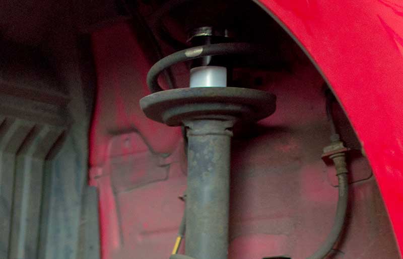Fahren Sie sicher: Bei KFZ Kümmeth erhalten Sie die richtigen Stoßdämpfer für Ihr Auto.
